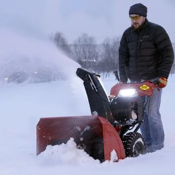 Снегоуборщик бензиновый DDE ST6560L (двиг-ль Loncin 6,5 л.с, 24'', 4 вперёд/1 назад, 13" колёса, управление выбросом на трубе)
